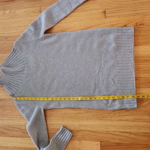 Saks Fifth Avenue Long Cashmere Sweater Size Small - Picture 8 of 9